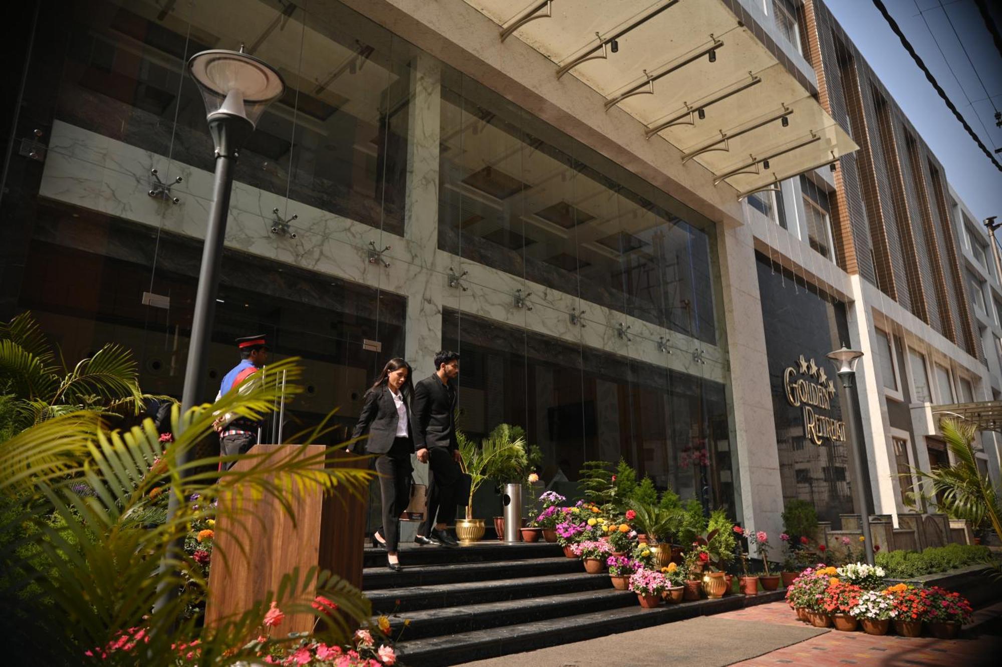 فندق Golden Retreat Baharampur المظهر الخارجي الصورة